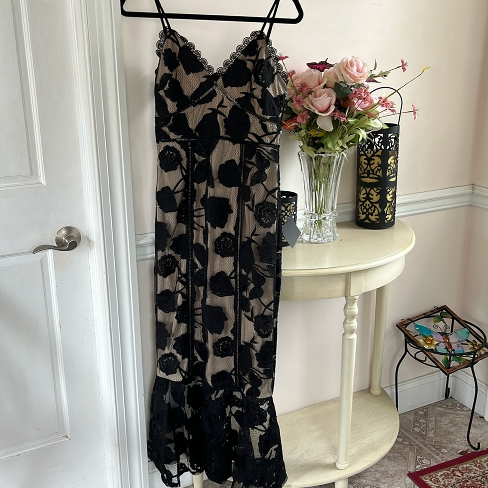 Lulu’s black and beige long floral dress